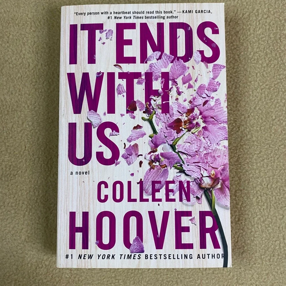 It Ends With Us by Colleen Hoover Paperback Novel New York Times Bestseller‎ EUC